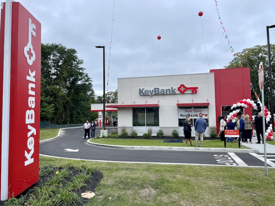 KeyBank Celebrates Opening of New Full Service State of the Art